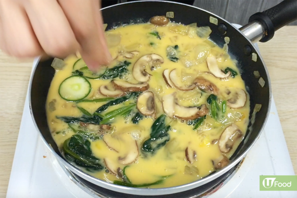 簡易無肉菜式！菠菜芝士蘑菇焗蛋
