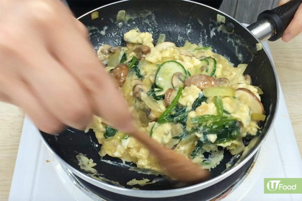 簡易無肉菜式！菠菜芝士蘑菇焗蛋
