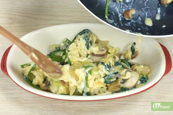 簡易無肉菜式！菠菜芝士蘑菇焗蛋