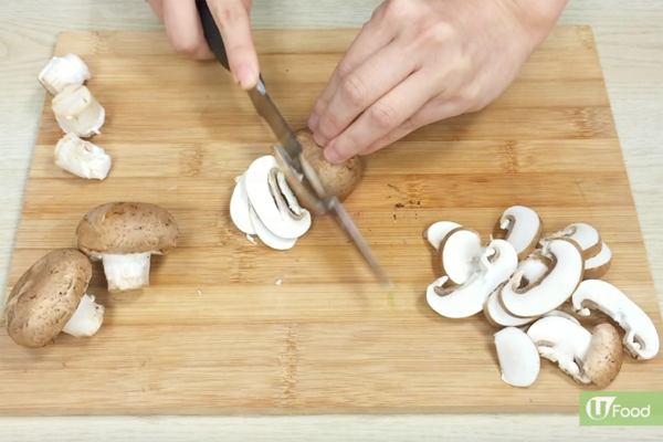 簡易無肉菜式！菠菜芝士蘑菇焗蛋