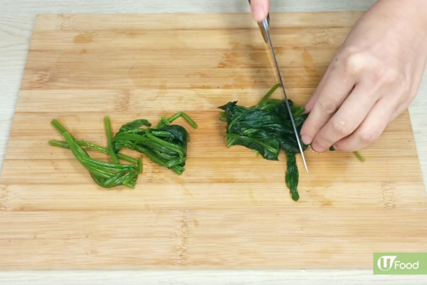 簡易無肉菜式！菠菜芝士蘑菇焗蛋