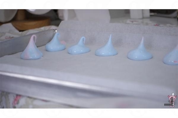 法式夢幻甜品！雙色漸層蛋白糖霜脆餅