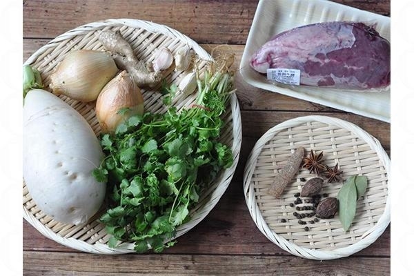  無味精濃郁湯頭！自家製越南牛肉河粉 