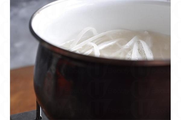  無味精濃郁湯頭！自家製越南牛肉河粉 