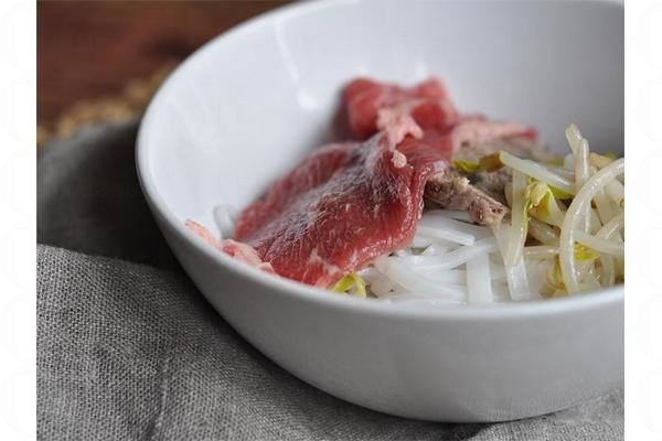  無味精濃郁湯頭！自家製越南牛肉河粉 