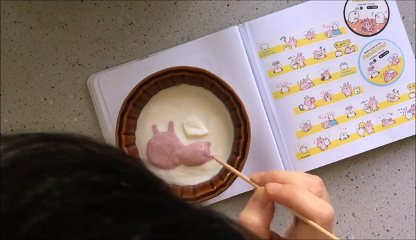 逐筆拆解!人氣卡通「粉紅兔兔」彩繪乳酪