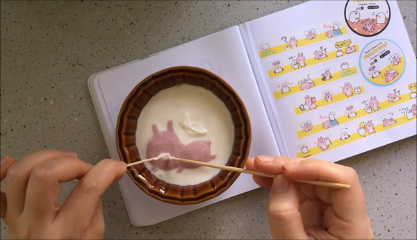 逐筆拆解!人氣卡通「粉紅兔兔」彩繪乳酪