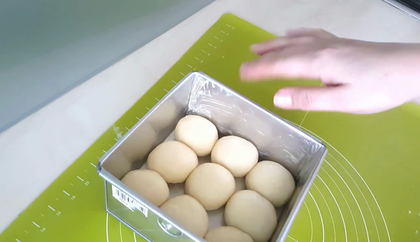 天天新鮮熱辣出爐！鬆軟牛奶麵包食譜