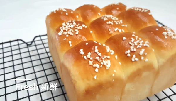天天新鮮熱辣出爐！鬆軟牛奶麵包食譜