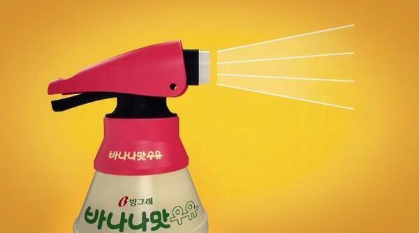 同男友一齊飲！韓國香蕉奶推出心形飲管等工具 