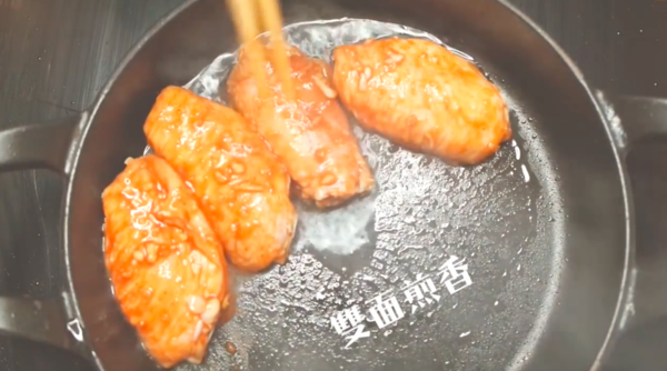 香辣惹味 自製飛魚子芝士雞翼