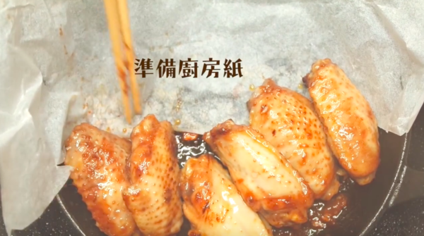 香辣惹味 自製飛魚子芝士雞翼