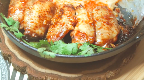 香辣惹味 自製飛魚子芝士雞翼