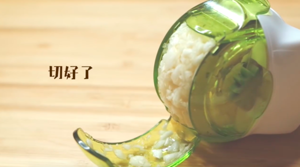 香辣惹味 自製飛魚子芝士雞翼