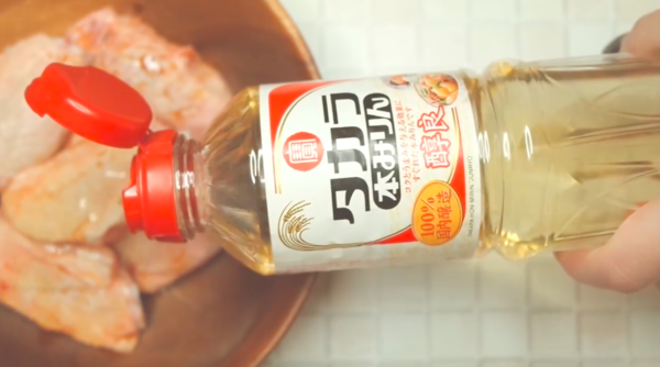 香辣惹味 自製飛魚子芝士雞翼