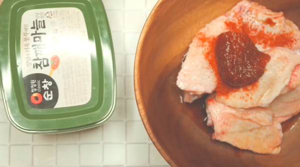 香辣惹味 自製飛魚子芝士雞翼