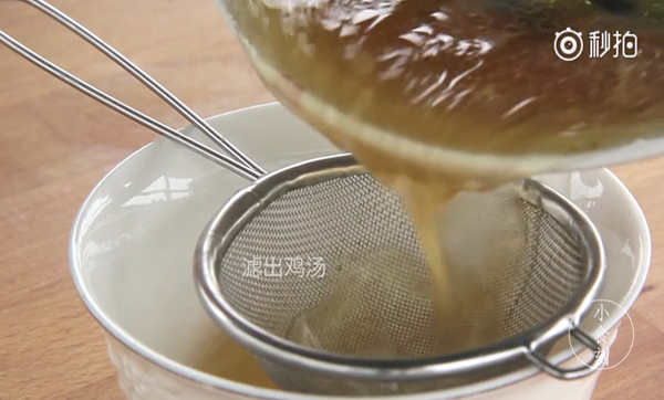 蔥香撲鼻！無骨蔥油雞食譜