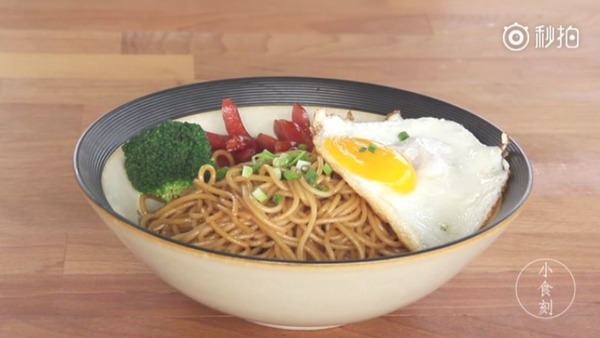 深宵簡易美食！鼓油撈麵食譜