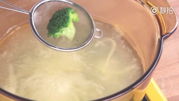 深宵簡易美食！鼓油撈麵食譜