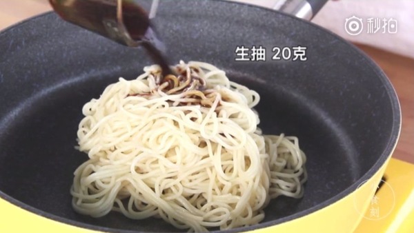 深宵簡易美食！鼓油撈麵食譜