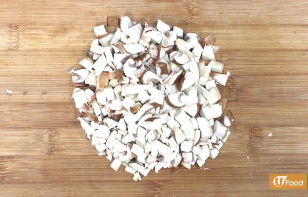 一機搞掂！超濃郁蘑菇粟米忌廉湯