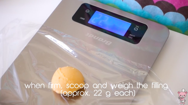 咬開流出香甜奶黃餡!自家蒸奶黃流沙包