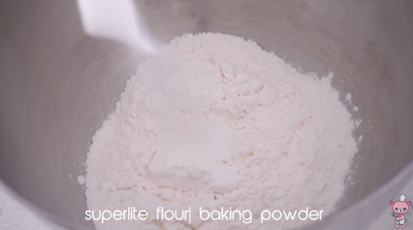 咬開流出香甜奶黃餡!自家蒸奶黃流沙包