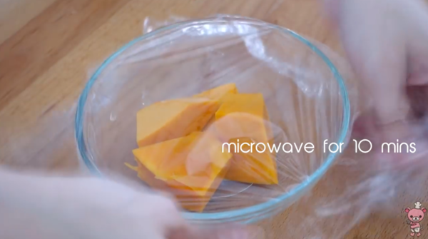 咬開流出香甜奶黃餡!自家蒸奶黃流沙包