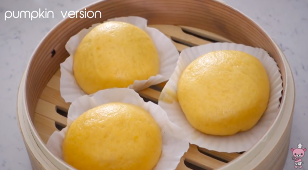 咬開流出香甜奶黃餡!自家蒸奶黃流沙包