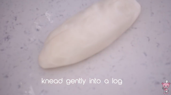 咬開流出香甜奶黃餡!自家蒸奶黃流沙包