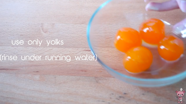 咬開流出香甜奶黃餡！自家蒸奶黃流沙包