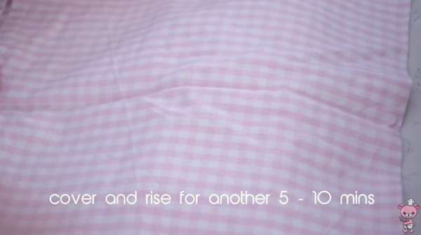 咬開流出香甜奶黃餡!自家蒸奶黃流沙包