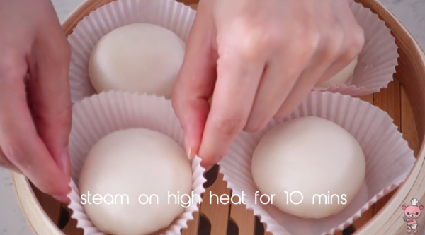 咬開流出香甜奶黃餡!自家蒸奶黃流沙包