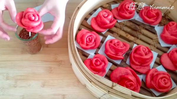 發揮浪漫小創意 熱騰騰玫瑰香饅頭