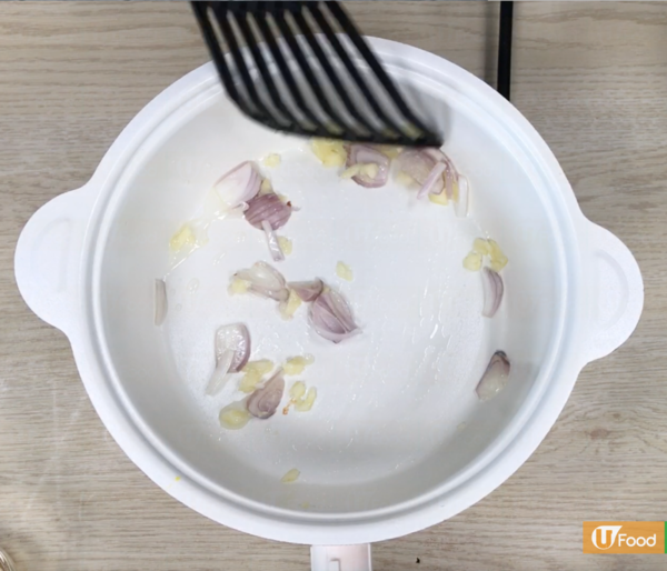 一煲搞掂！懶人首選沙嗲豬腩肉烏冬煲