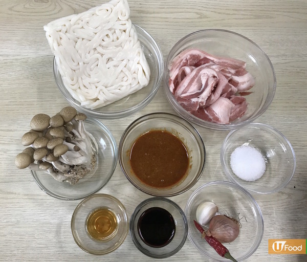 一煲搞掂！懶人首選沙嗲豬腩肉烏冬煲