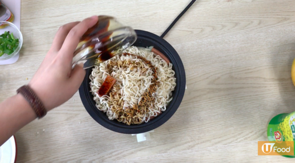 做宵夜一流！午餐肉炒即食麵