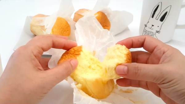 童年日常早餐 香噴噴紙包蛋糕