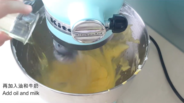 童年日常早餐 香噴噴紙包蛋糕