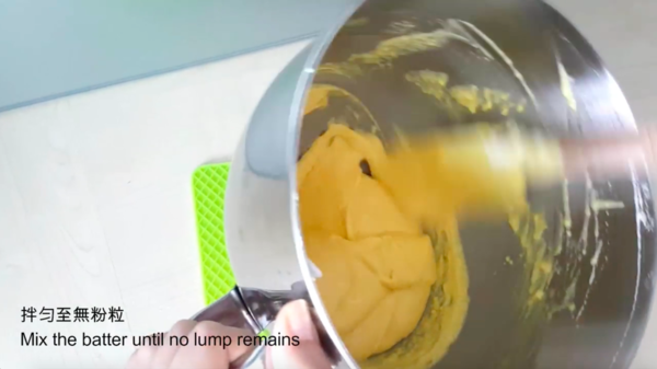 童年日常早餐 香噴噴紙包蛋糕