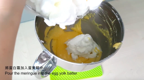 童年日常早餐 香噴噴紙包蛋糕