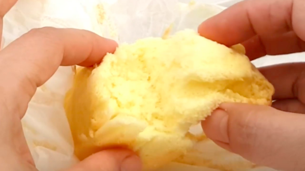 童年日常早餐 香噴噴紙包蛋糕