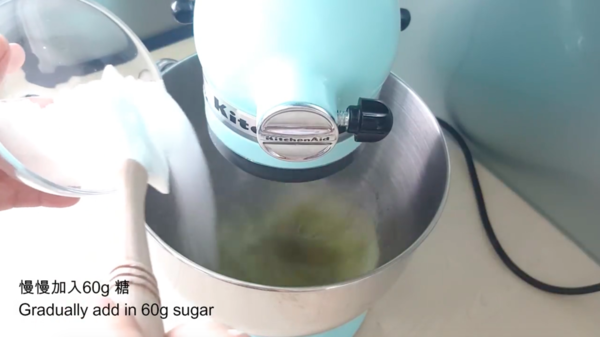 童年日常早餐 香噴噴紙包蛋糕