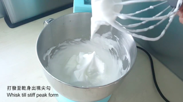 童年日常早餐 香噴噴紙包蛋糕