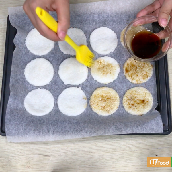 剩飯變小食！焗醬油味紫菜仙貝
