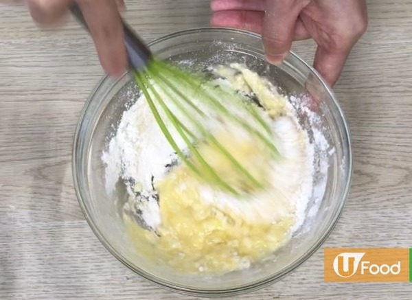 住家式無肉小食！香脆黃金粟米餅