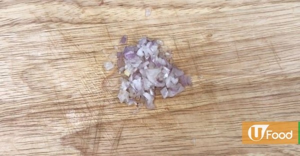 住家式無肉小食！香脆黃金粟米餅