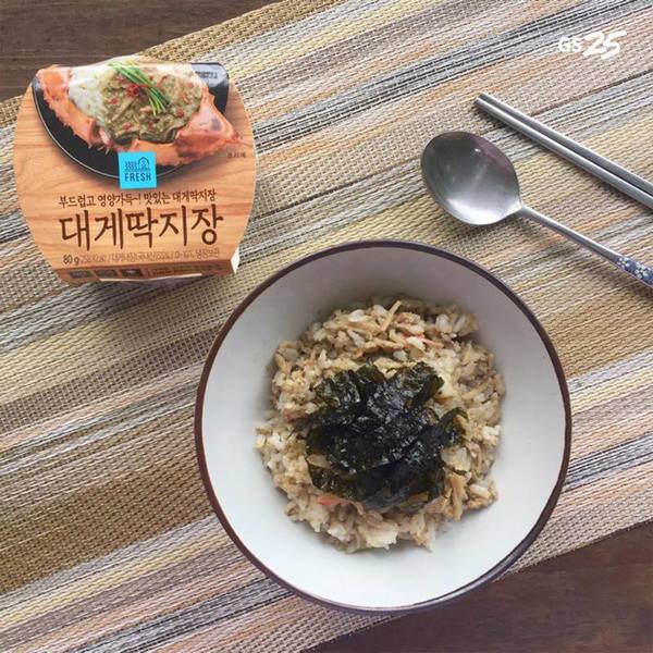 韓國大熱！2大便利店新出蟹膏飯糰