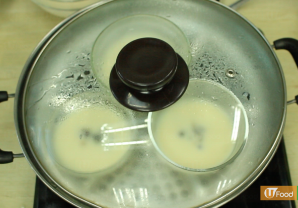 自製香港懷舊小食！古法紅豆砵仔糕