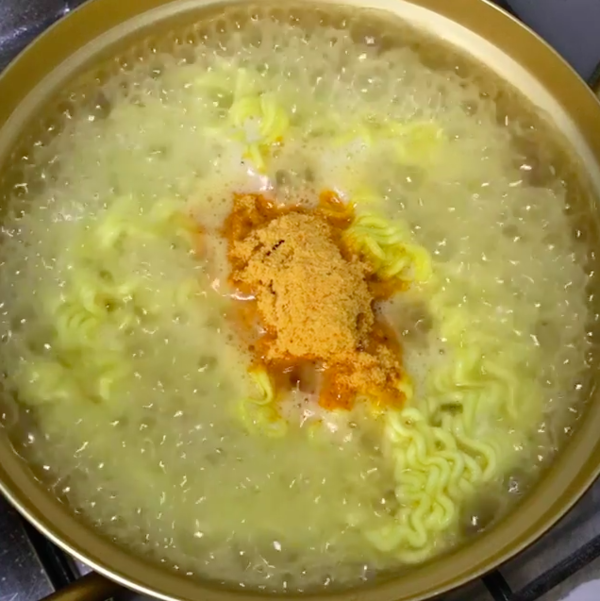 濃濃車打芝士 韓國人氣Real Cheese拉麵